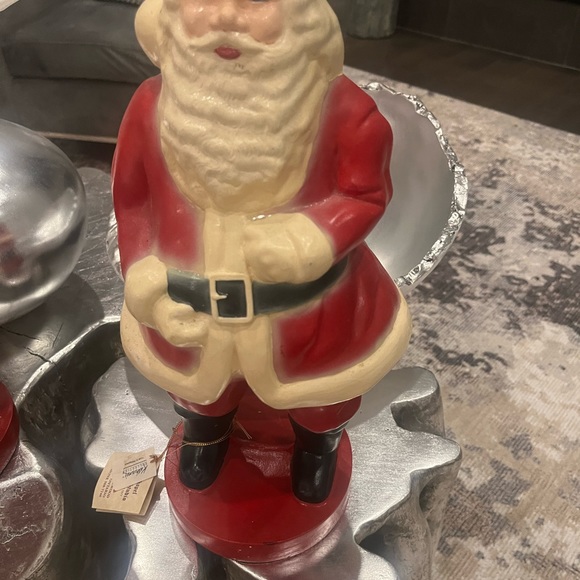 Pair of matching Katherine’s collection reproduction Santa’s 18 inches tall - Picture 12 of 17